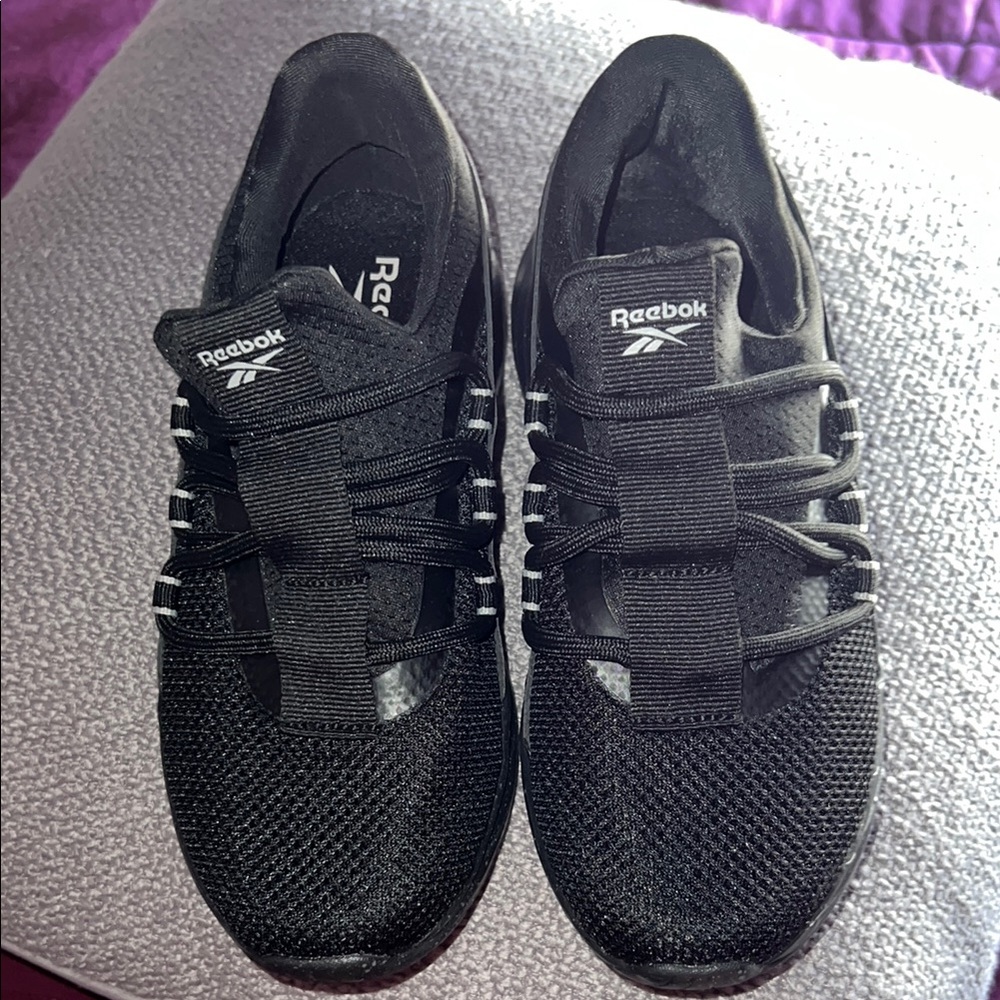 REEBOK - size 1K

Flight Line Slip On Sneakers (Toddler Little Kid)